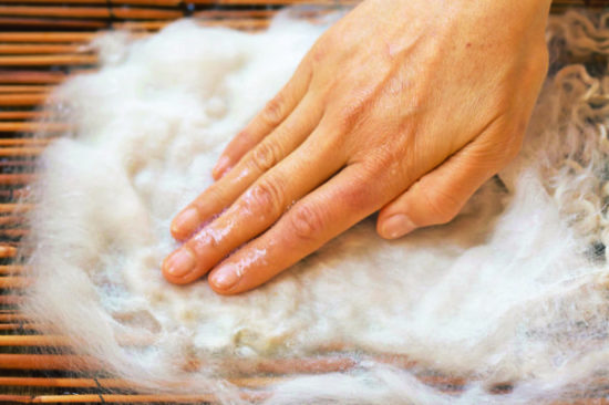 felting basah dari bulu