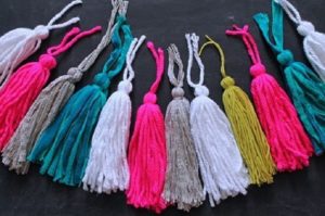 how to make a tassel from knitted yarn