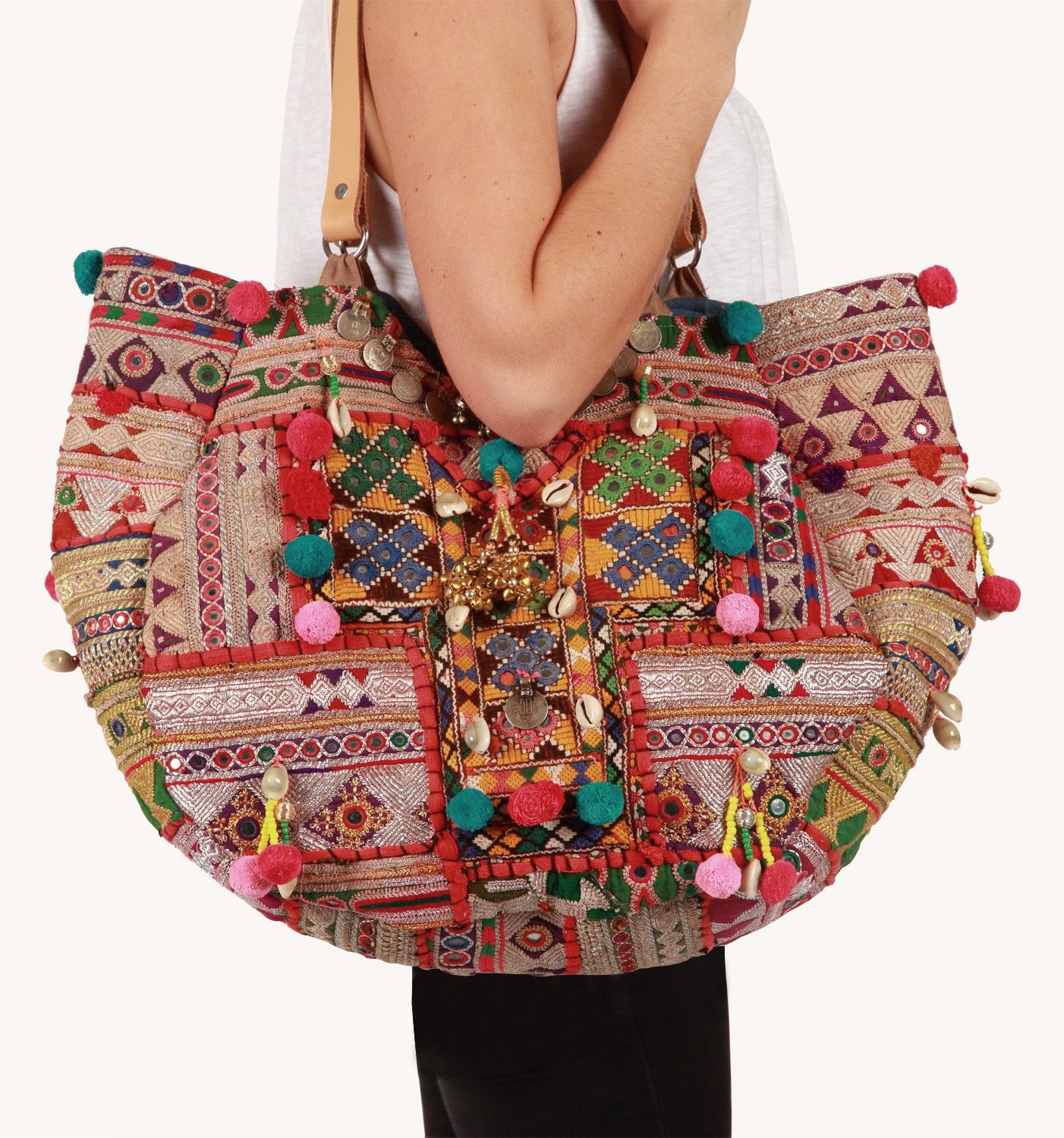 Borsa patchwork con decorazioni