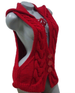 Rood vest met vlechten en capuchon