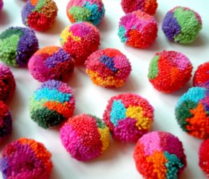 barevné pom poms