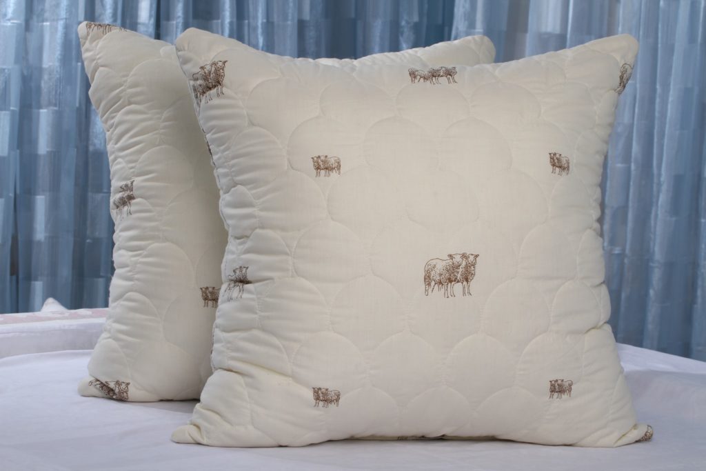 faedah bantal bulu biri-biri