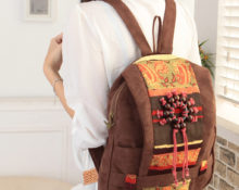 pinalamutian na backpack