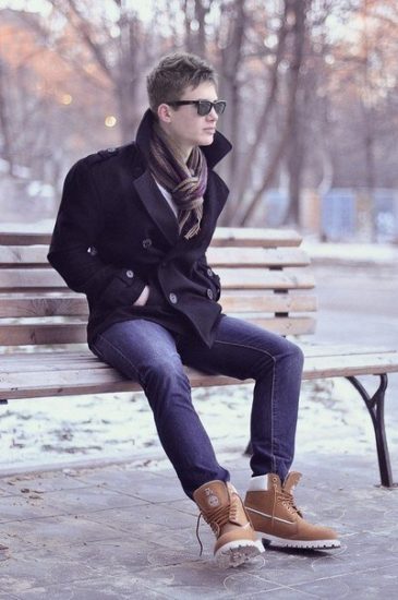 look maschile con sneakers invernali