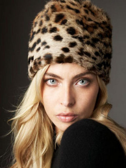 cappello in montone con stampa leopardata