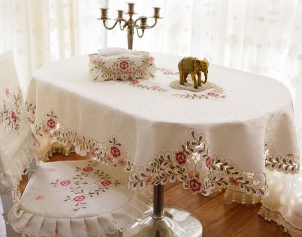 toalha de mesa com decoração