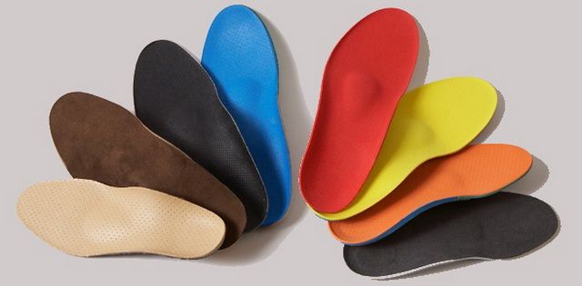 Multi-colored shoe insoles