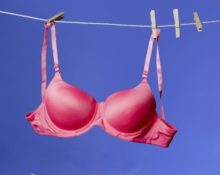 reggiseno su una corda