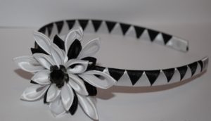 decoración de diadema con cintas de raso