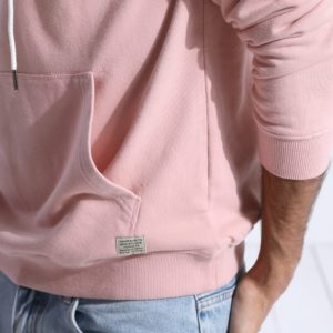 Hoe u een kangoeroezak aan een sweatshirt naait