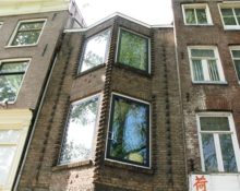 Why are there no curtains on the windows in Holland?