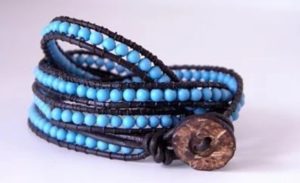 Bracelet en forme de huit en cuir et perles