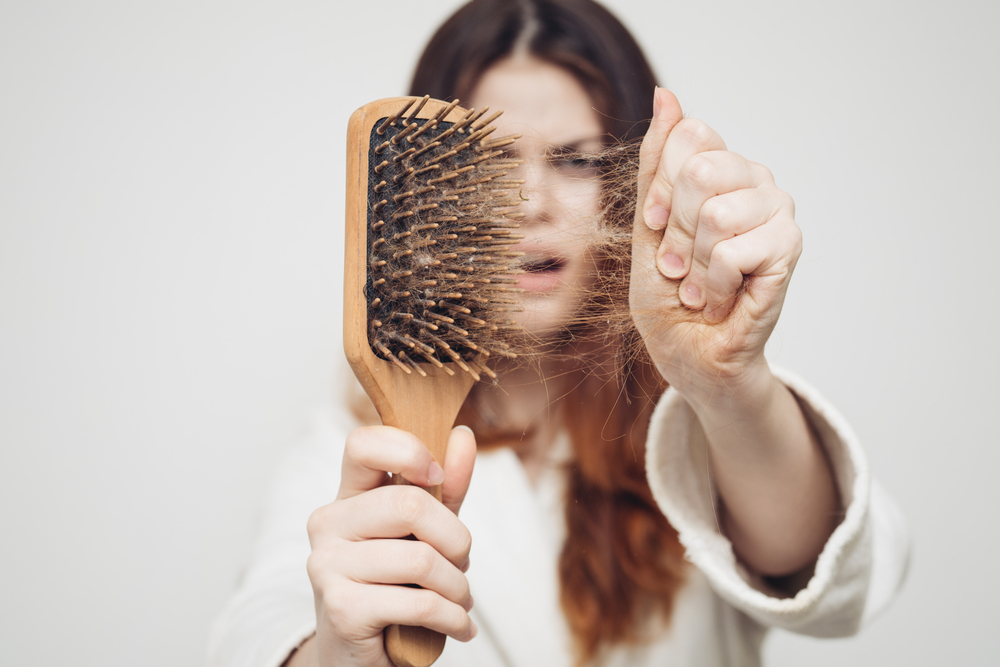 capelli su un pettine