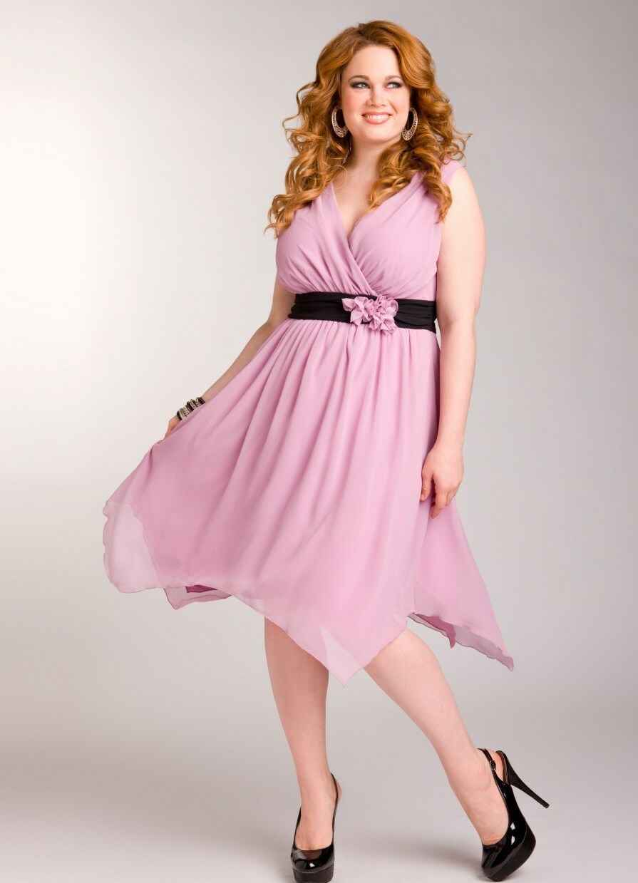 Kjoler for plus size rosa knelengde