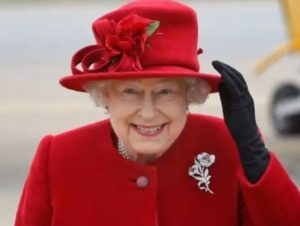 queen with brooch