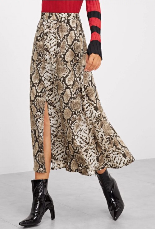 Snake print skirt na may bota