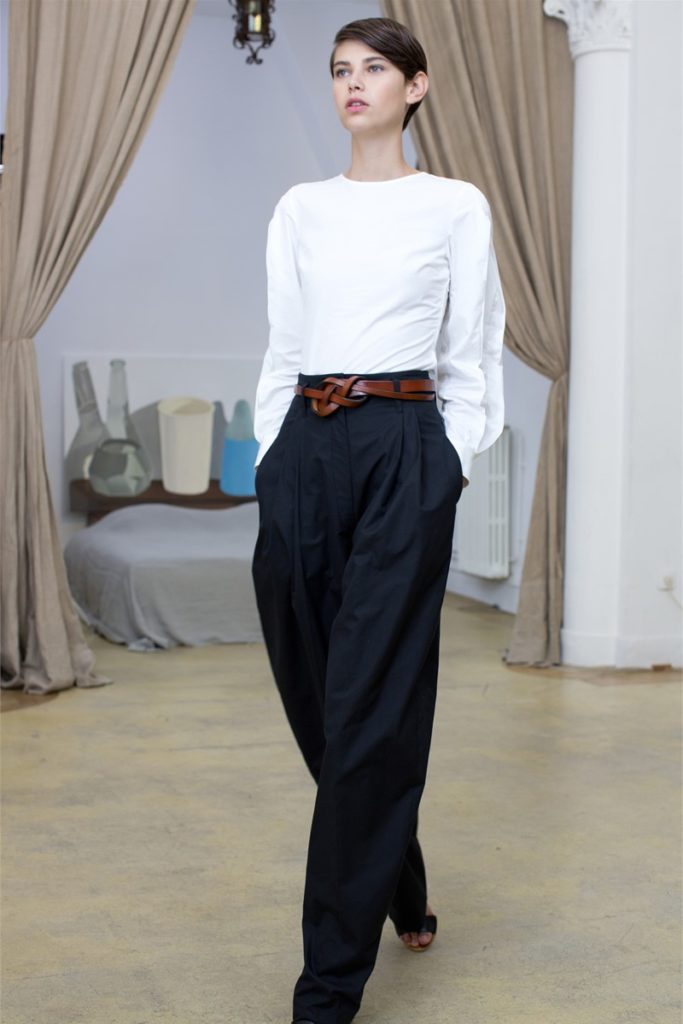 pantalon large dans le style des hommes