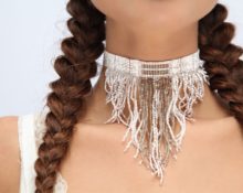 chokers עשויים מחרוזים וחרוזים