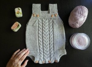 hekle bodysuit for nyfødte