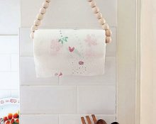 DIY paper towel stand