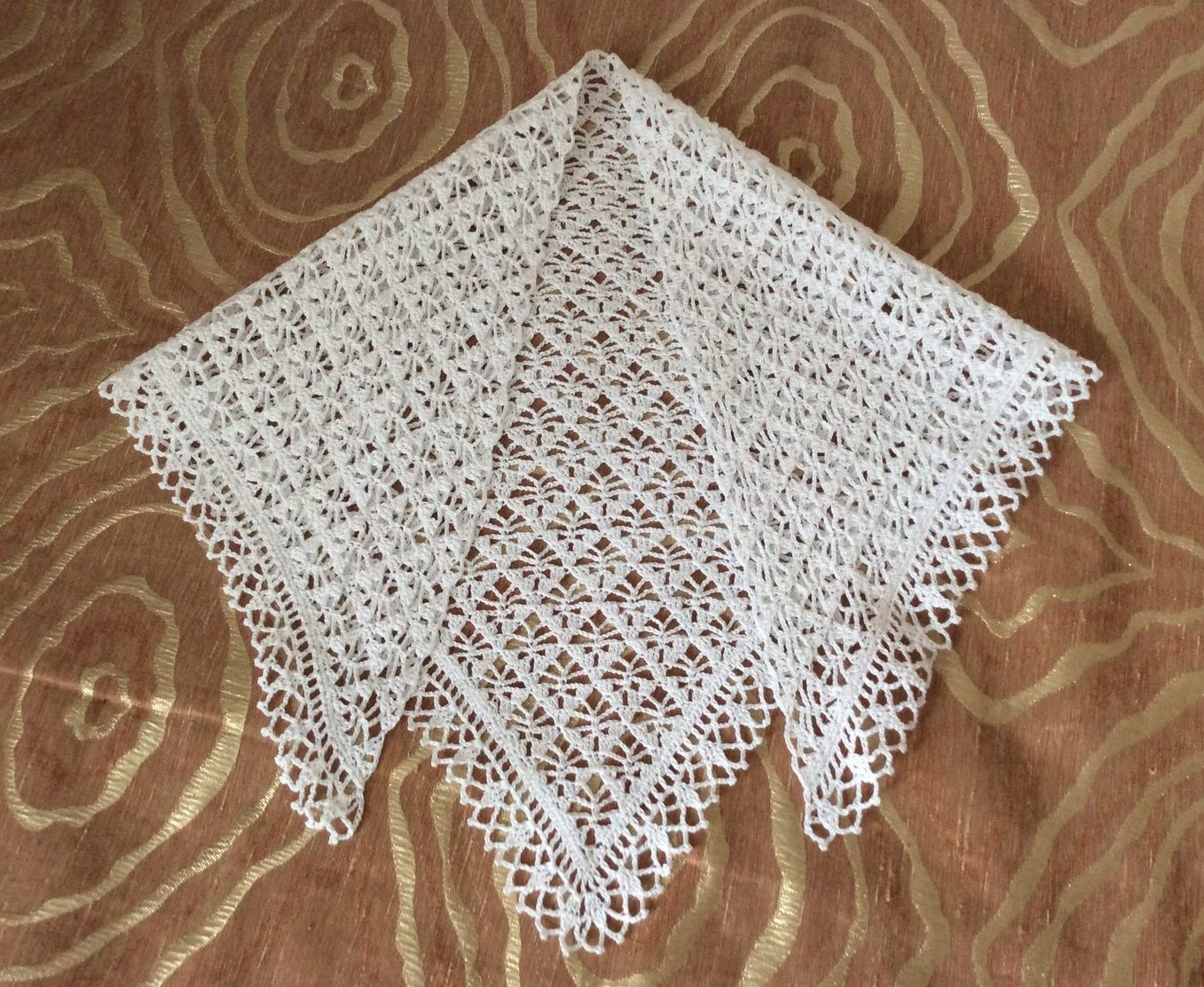 puting openwork scarf