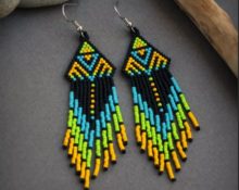 boucles d'oreilles en perles multicolores