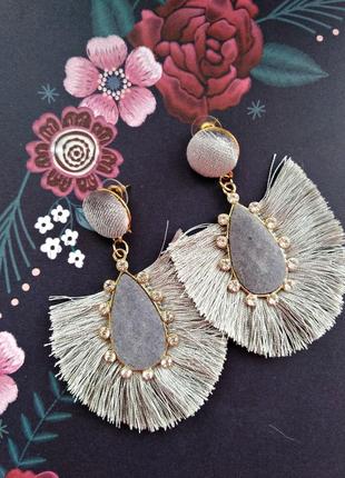 Tassel earrings like a fan