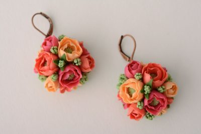 boucles d'oreilles en forme de bouquet