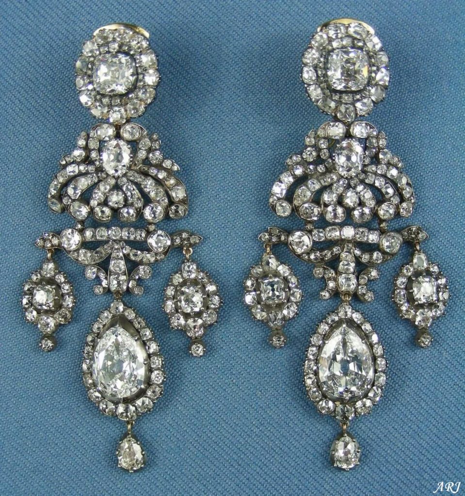 boucles d'oreilles pendantes en diamant