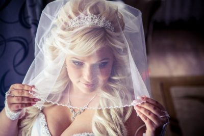 coiffure de mariage avec voile et diadème