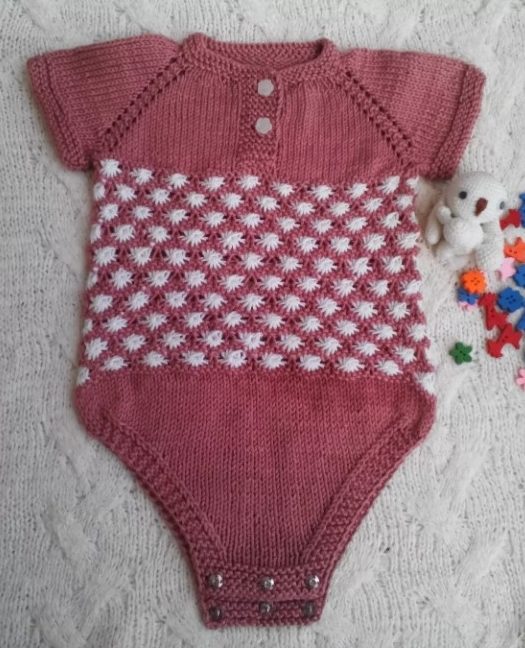 Raglan knitted bodysuit for newborns