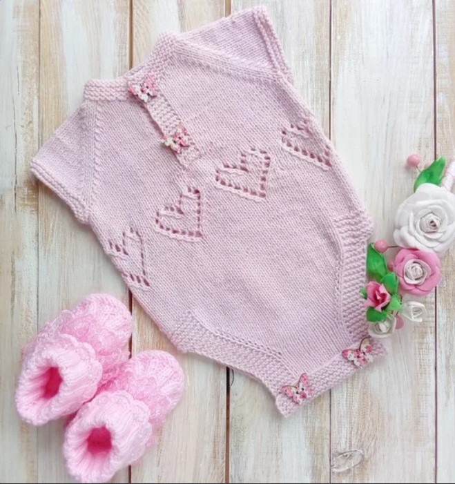 Knitted bodysuit para sa mga bagong silang na kulay rosas