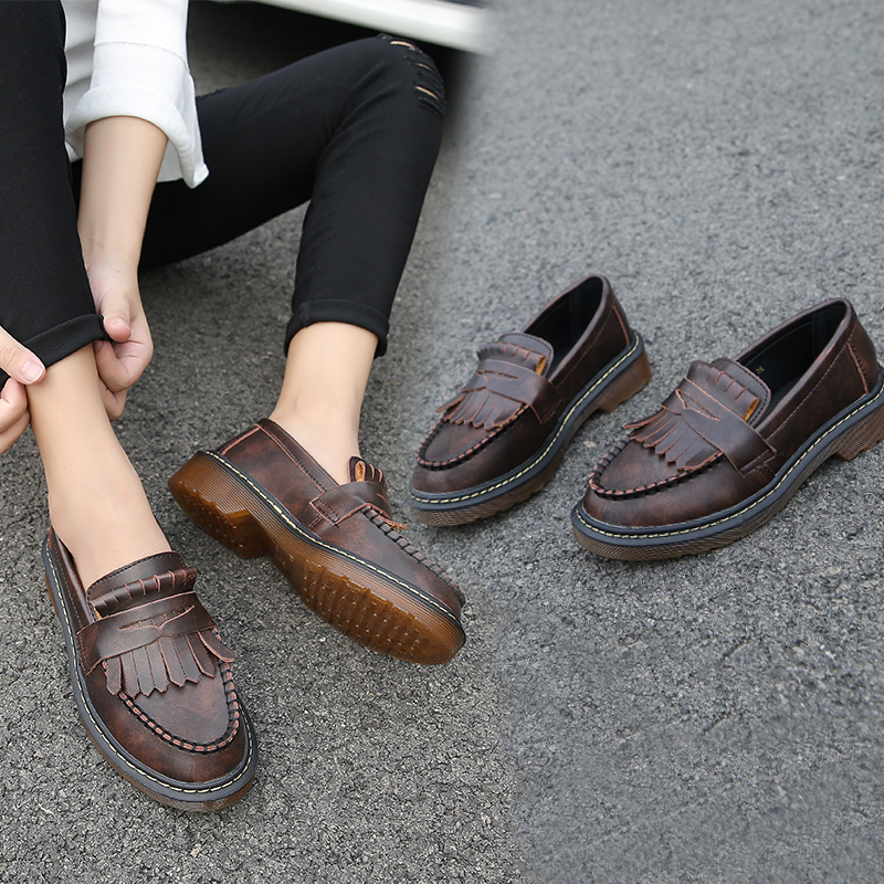 Mocasins marrons amb pantalons