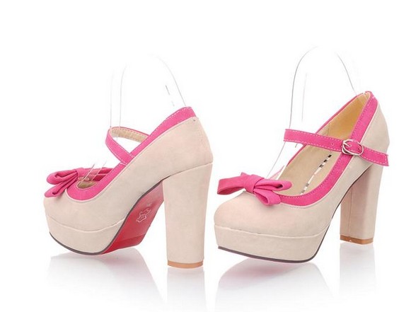 Zapatos infantiles con tacones: moda o fealdad.