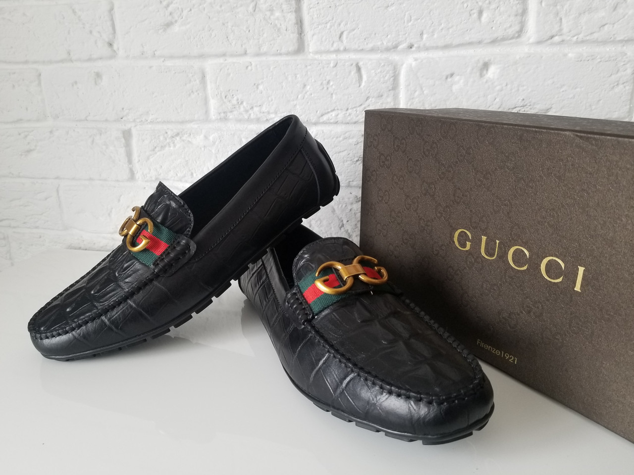 Mocassins masculinos com design Gucci