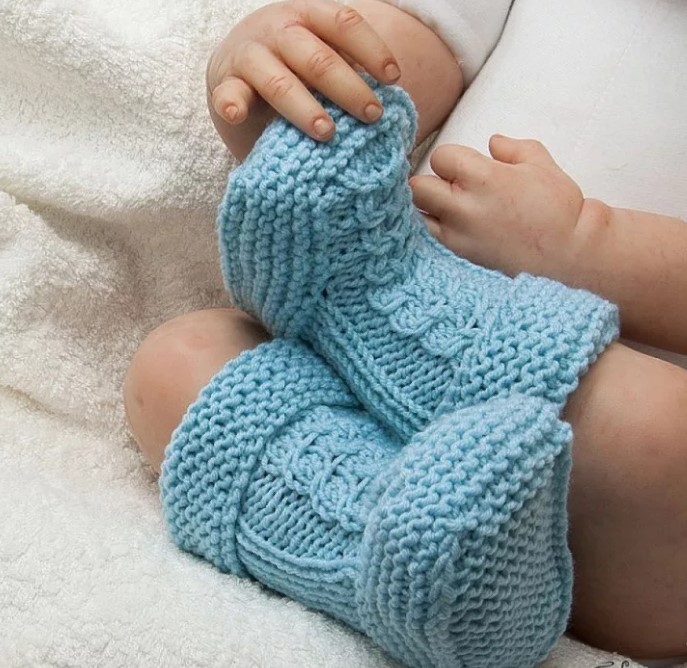 Knitted booties 3