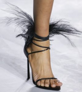 sandalias de plumas