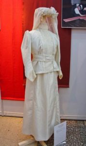 tenue de demoiselle d'honneur blanche