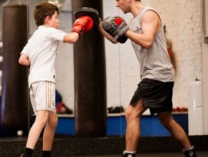 boxe con un bambino