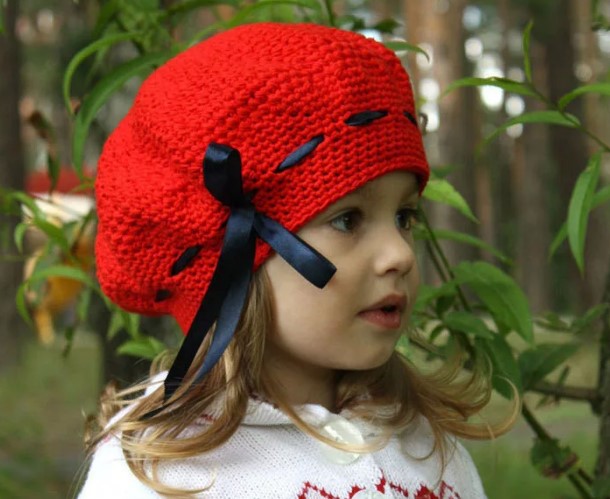 béret rouge pour les filles