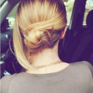 sans épingles à cheveux dans un chignon 3