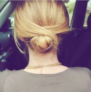 sans épingles à cheveux dans un chignon 4