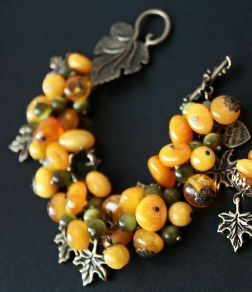 bracelet made of stone berries ready