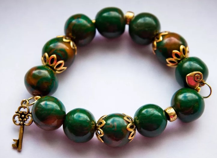 pulseira de pedra verde