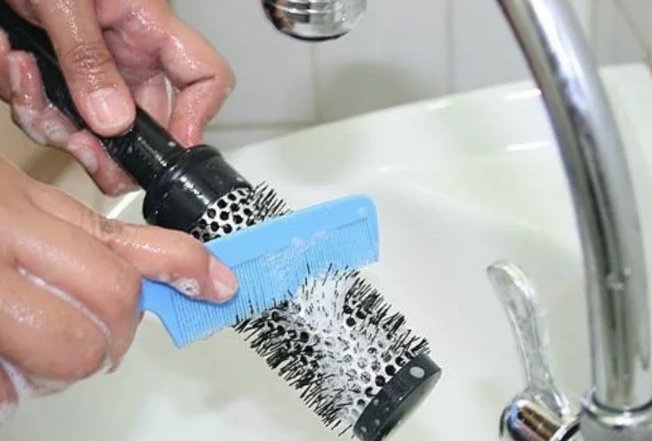 cleaning combs round brush