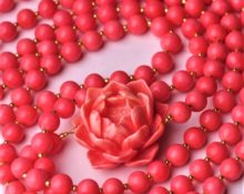 Coral beads: jewelry for healing