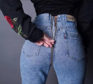 jeans avec fermeture éclair sur les fesses 3