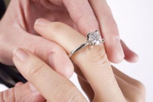 how to wear an engagement ring