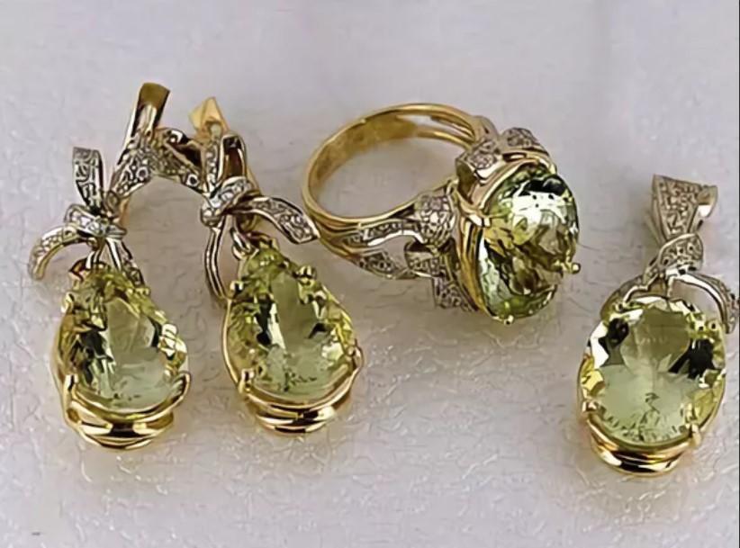 anting-anting batu beryl hijau 2