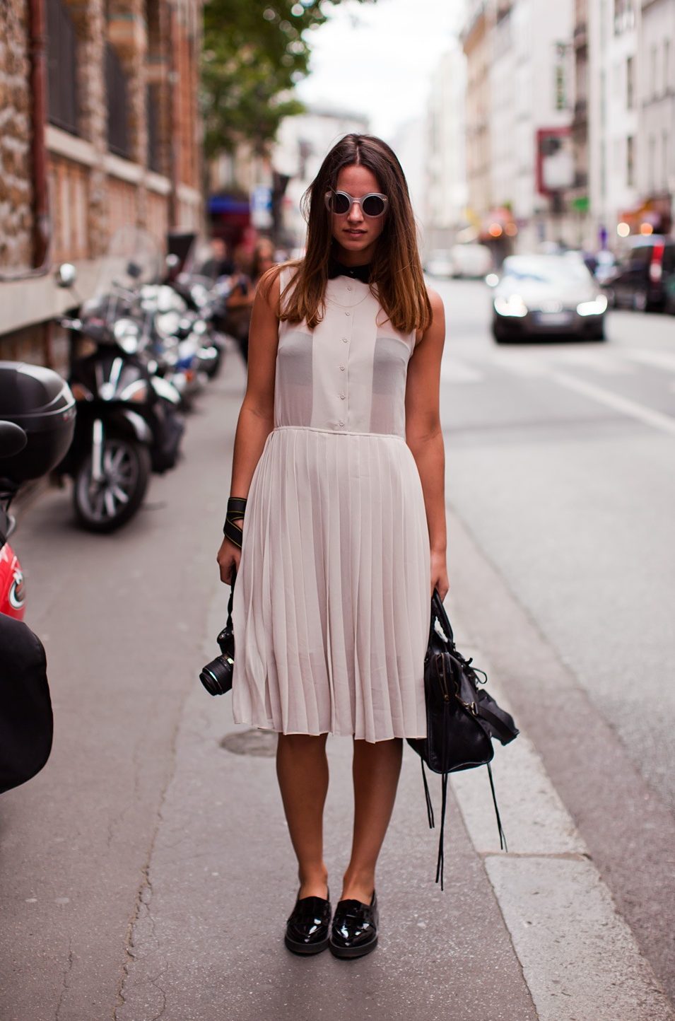 Elegant combination with an airy dress